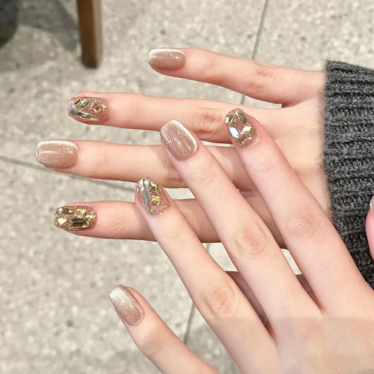 Press On Nail Set - 24枚入り キャッツアイ ハンドメイド フェイクネイルチップ グリッター ミッドレングス
