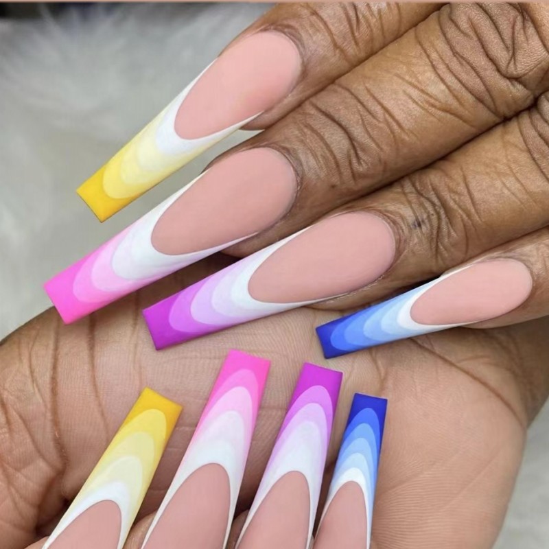 Press On Nail Set - 女性・女の子向けY2Kグラデーションブルーパープルブラウン幾何学模様ストリップスフルカバープレスオンつけ爪ネイルアートセット（ショート・ミディアムサイズ）