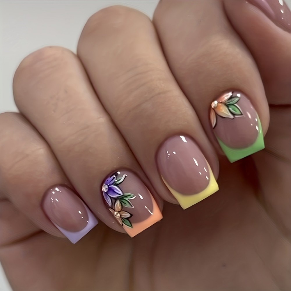 24枚入り ピンクの花柄フレンチチップ 光沢＆エレガントなフ - Press On Nail Set のレビューと価格