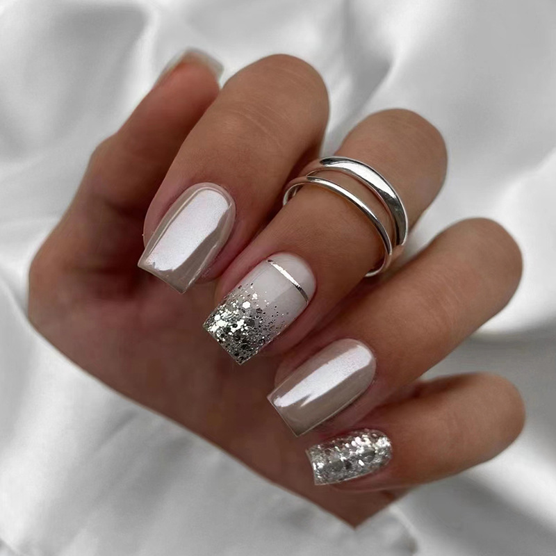女性用ショートスクエアフェイクネイル、光沢のあるブラウンのチ - Press On Nail Set のレビューと価格