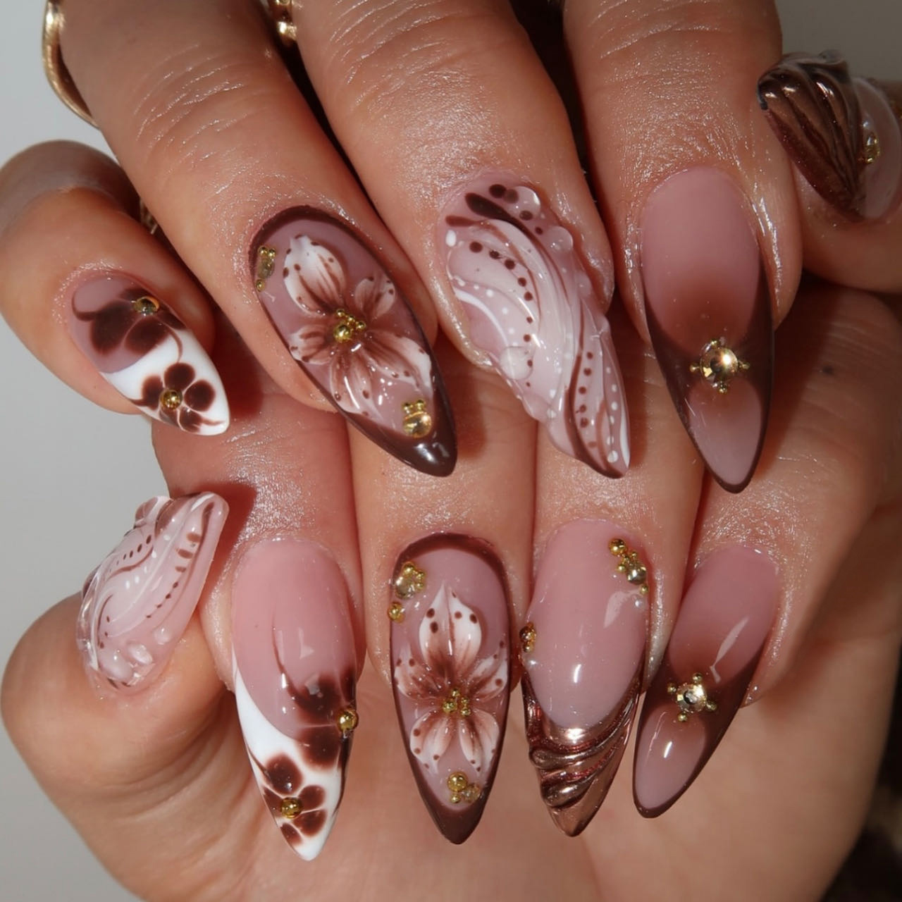 女性用ミディアムサイズのフェイクネイル、グラデーションコーヒ - Press On Nail Set のレビューと価格