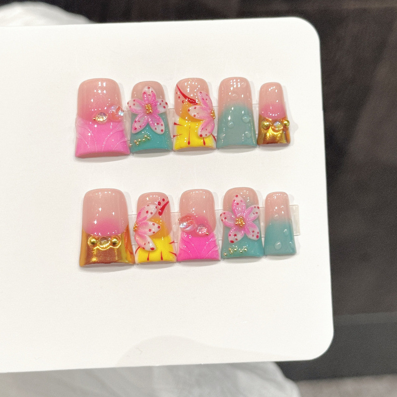 10個入り オーシャンスタイル フェイクネイル ダックビル  - Press On Nail Set のレビューと価格