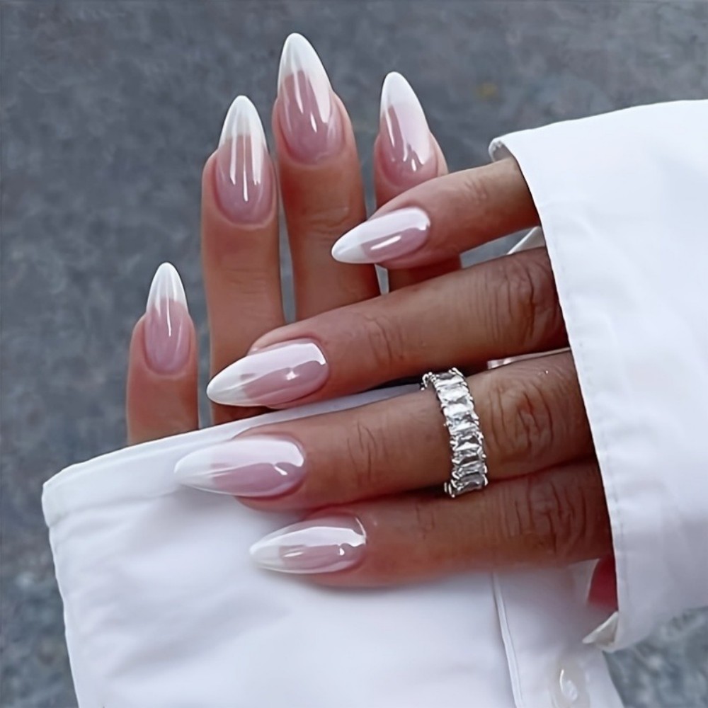 24枚入りミルキーホワイトプレスオンネイルショートスクエア半 - Press On Nail Set のレビューと価格